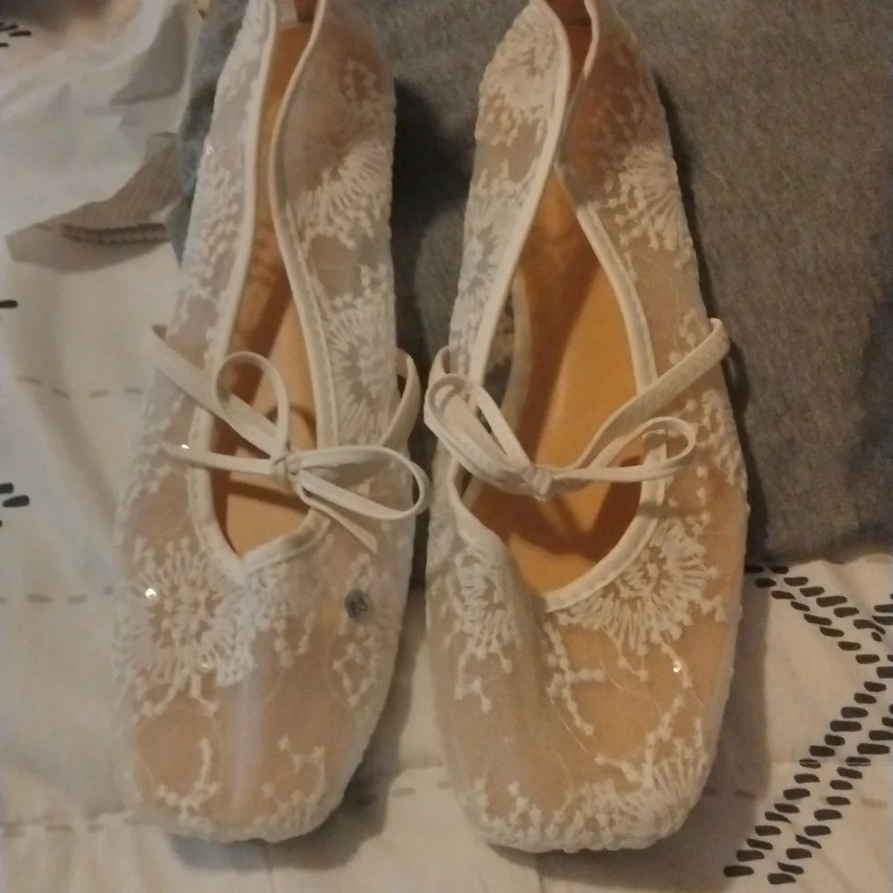Elegant Lace Ballet Flats - Picture 3 of 4